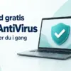 Illustrasjon av en bærbar PC og en mobiltelefon med beskyttelsesskjold og et nedlastingssymbol ved siden av teksten «Last ned gratis AVG AntiVirus – Slik kommer du i gang».
