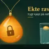 Illustrasjon av et glødende ravanheng i gullkjede med en hengelås innkapslet i ravet, ved siden av en grein fra et bartre med en dråpe kvae og et glass saltvann der en ravklump flyter, med teksten «Ekte rav, trygt kjøpt på nett».